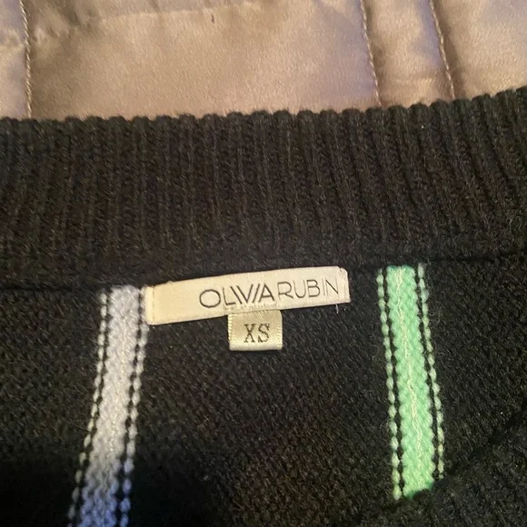 Rainbow sweater - Picture 2 of 3